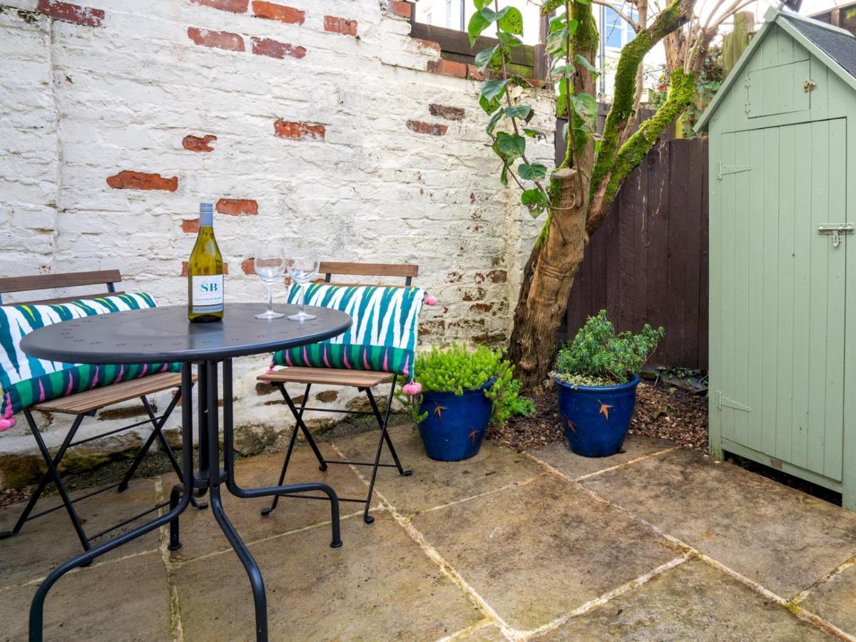 Quarry Cottage Courtyard Garden Pass The Keys Сайърънсестър Екстериор снимка